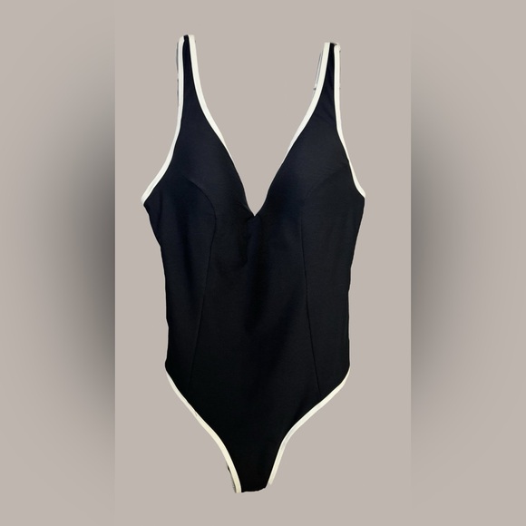 Sea Level Swim Black And White One Piece Swimsuit - NWOT - Picture 3 of 6